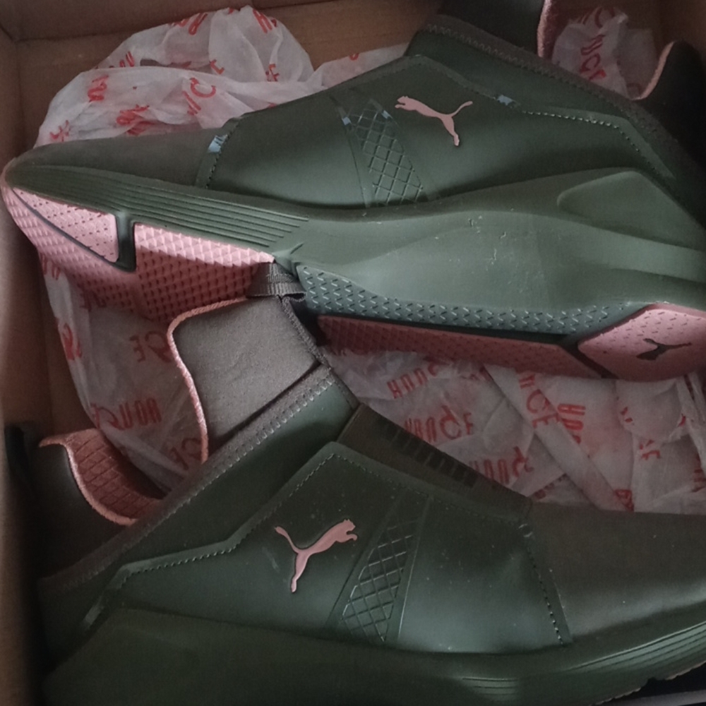 Sneakers